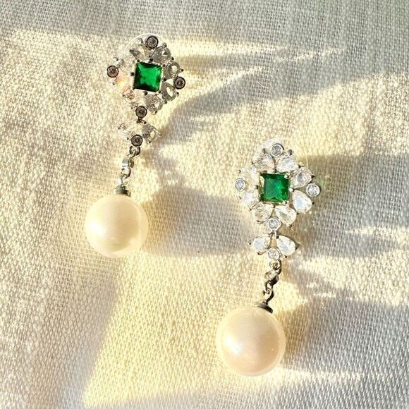 Cubic zirconia emerald green pearl dangle earrings - Picture 1 of 2
